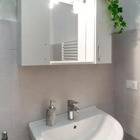 Family House アパート *