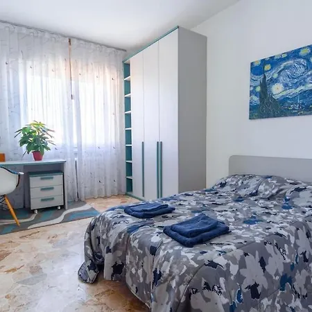 Family House アパート