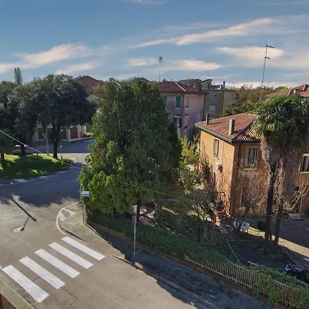 Family House アパート *