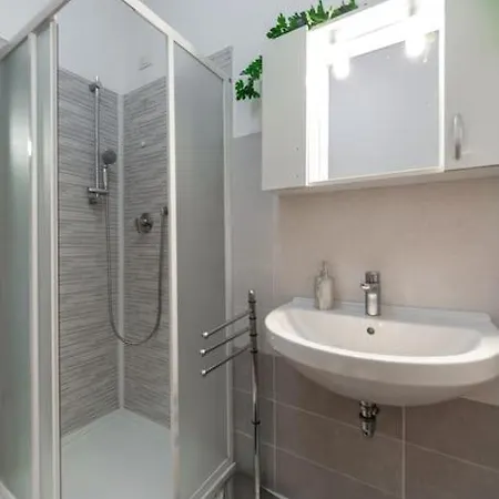 アパート Family House *