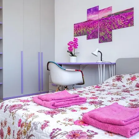 Family House アパート *