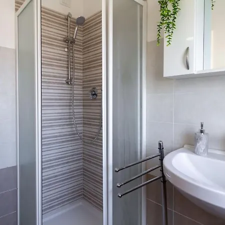 Family House アパート